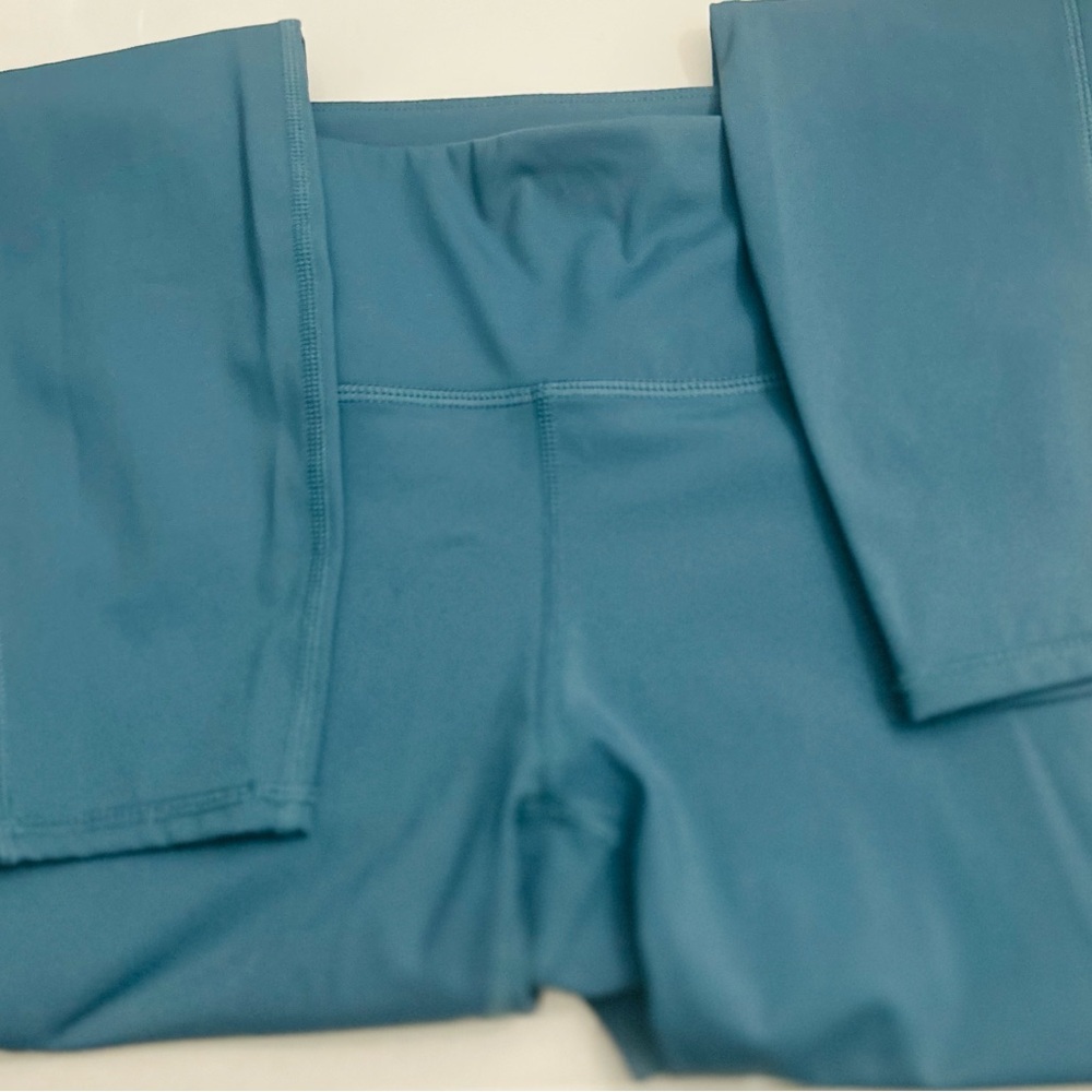 Vuori High-Waist Leggings in Teal Blue - Picture 4 of 11